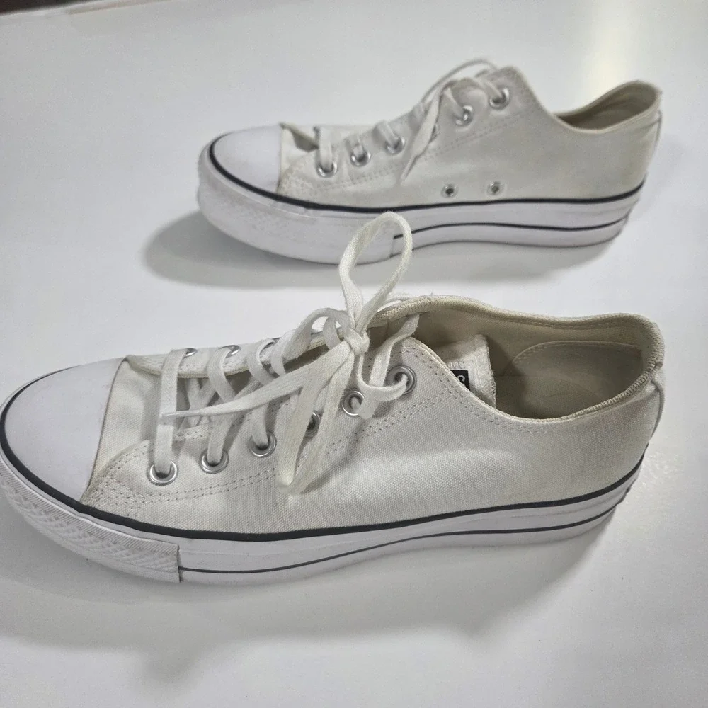 Converse Chuck Taylor All Star Lift Platform White Canvas LowTop 560251F Size 9W - Picture 2 of 8